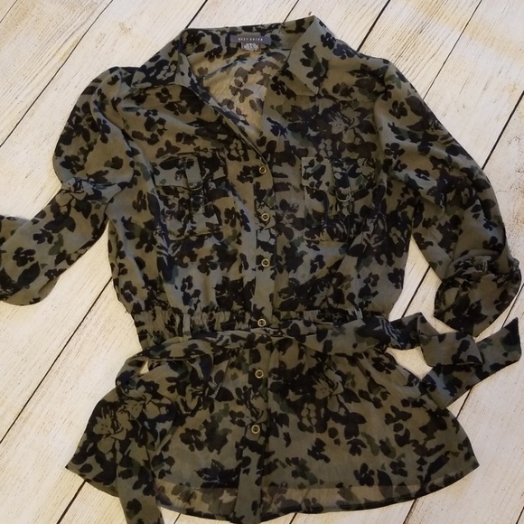 Suzy Shier Tops - Suzy Shier Blouse with Belt Size Small